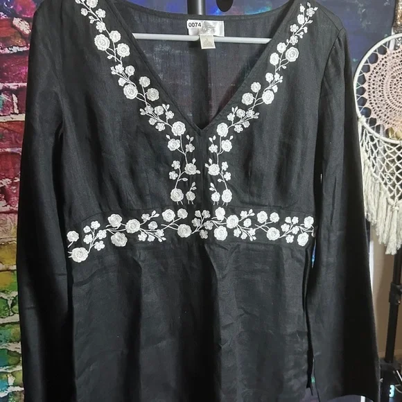 Ann Taylor Loft Embroidered Linen Blend Blouse, Size 8 - Picture 2 of 2